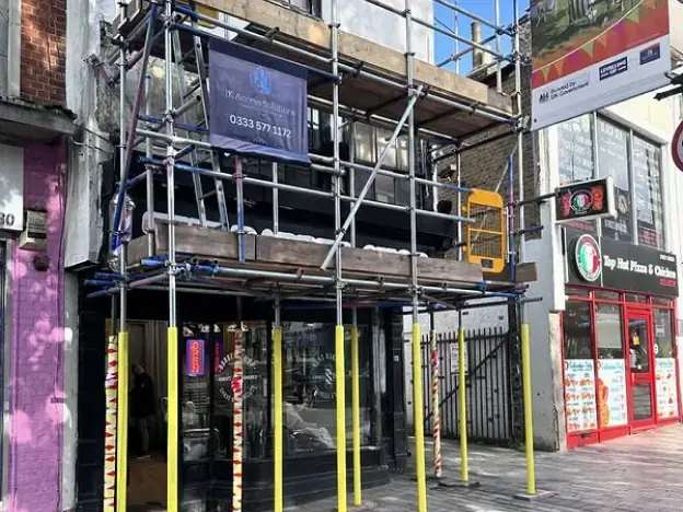 Commercial scaffolding installation showing scaffolding around a commercial building